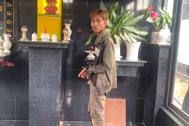 Lẻn vào nghĩa trang, trộm hàng chục bình ắc quy tại các ngôi mộ