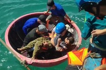 Quảng Ngãi:  Cứu sống ngư dân trôi dạt suốt đêm trên biển