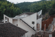 Trung Quốc: Con trai chi gần 3 tỷ đồng, làm nhà "bay" độc đáo tặng cha mẹ