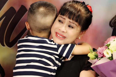 NSƯT Hồng Liên bật khóc khi kể về những trận đòn ám ảnh trong quá khứ