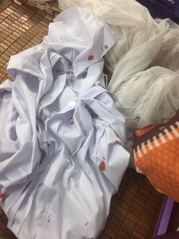 Vào cấp cứu không được ưu tiên, nhóm côn đồ dùng tuýp sắt và vợt cầu lông đánh bác sĩ - Ảnh 2. Vào cấp cứu không được ưu tiên, nhóm côn đồ dùng tuýp sắt và vợt cầu lông đánh bác sĩ - Ảnh 2.