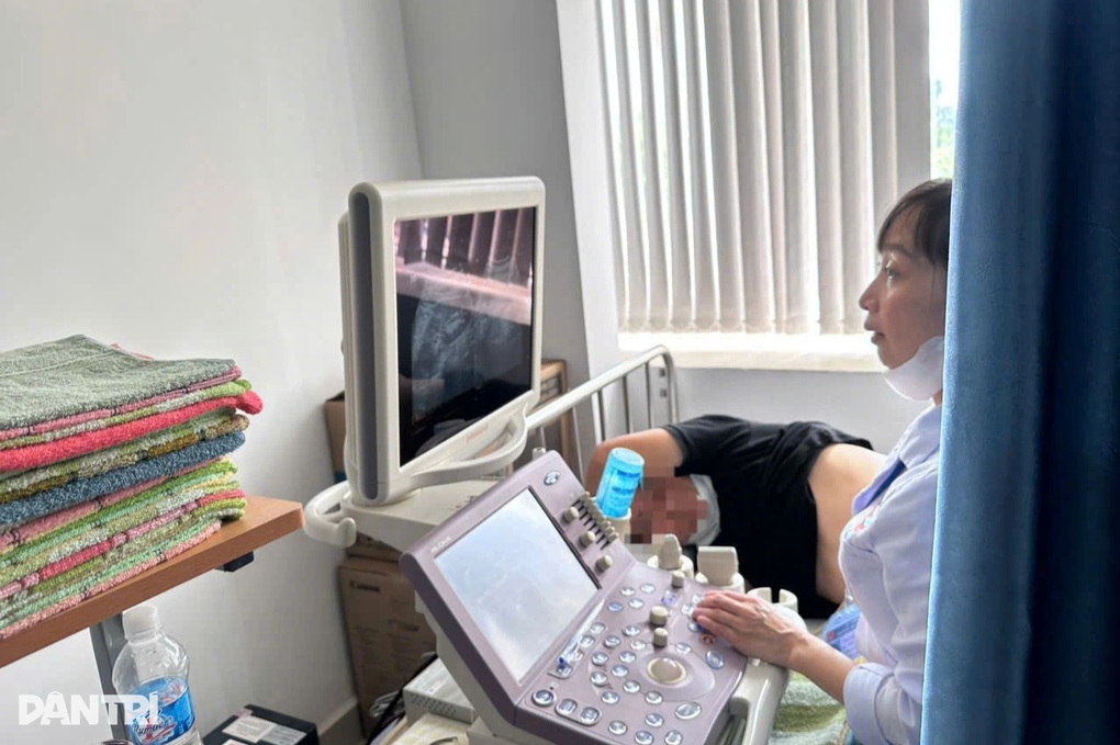Vụ máy hỏng vẫn kê khai tán sỏi hàng trăm ca: Bắt giám đốc bệnh viện - 2