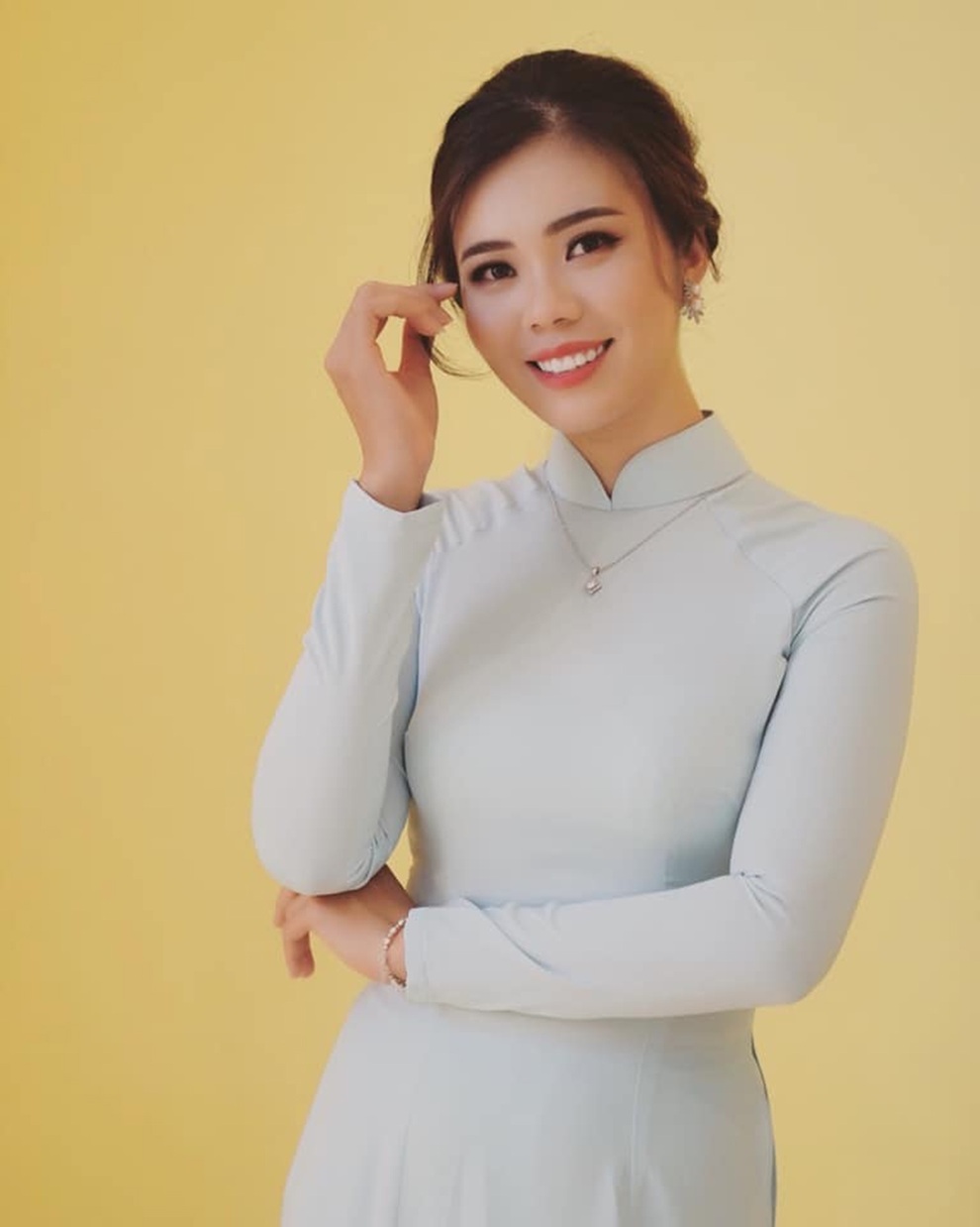 Nữ giảng viên xinh đẹp, đa tài từ làm MC, diễn xuất tới sáng tác âm nhạc - 1 Nữ giảng viên xinh đẹp, đa tài từ làm MC, diễn xuất tới sáng tác âm nhạc - 1