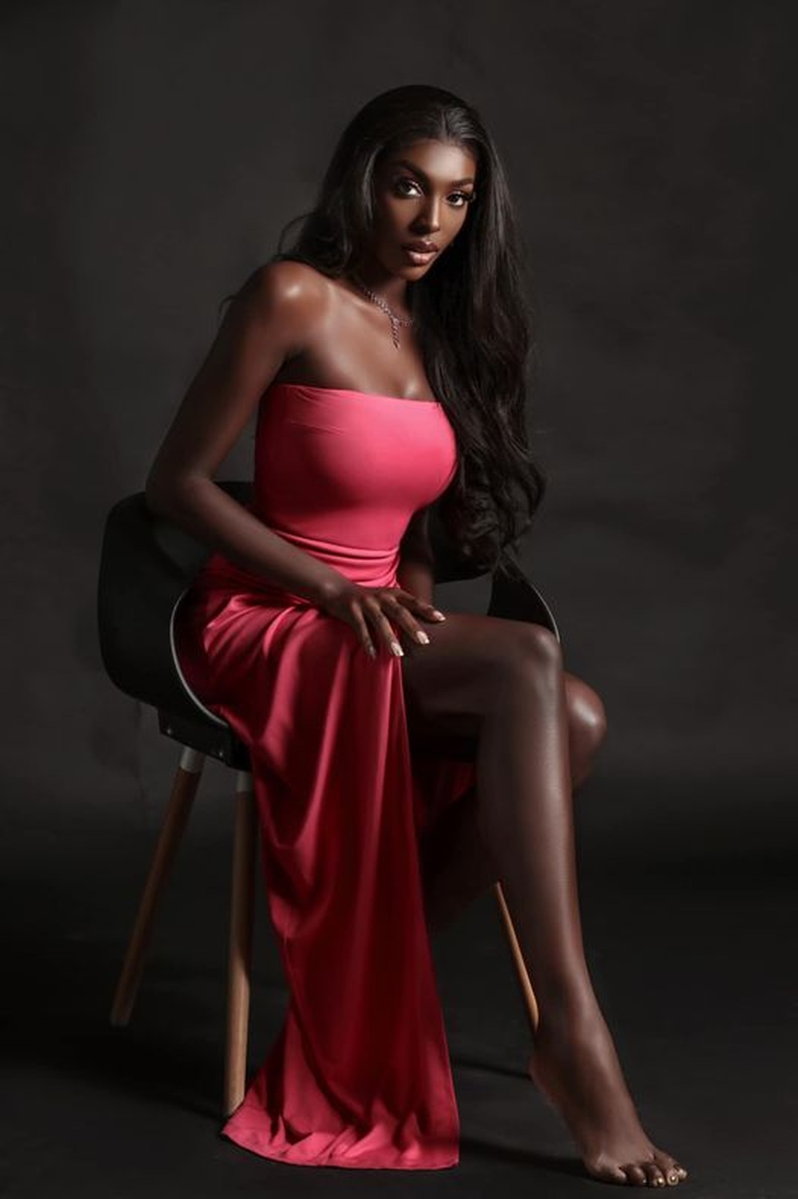 Đỗ Thị Hà được dự đoán lọt Top 30; Người đẹp Venezuela giành vương miện - 5