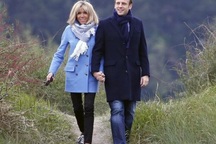 Chuyện tình "đôi đũa lệch" của đệ nhất phu nhân Pháp qua lời kể của con gái