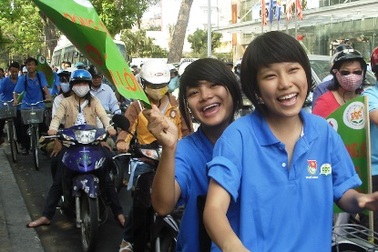 “Ngựa sắt” tràn phố hưởng ứng “Giờ trái đất”