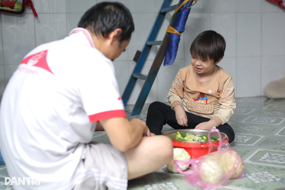 Công nhân ở lại TPHCM đón Tết: Năm nay vừa đủ ăn là mừng rồi - 1 Công nhân ở lại TPHCM đón Tết: Năm nay vừa đủ ăn là mừng rồi - 1