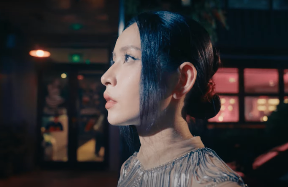 ជីពូ ជឿជាក់ច្រៀងអង់គ្លេស៣បទ ទស្សនិកជនប្រតិកម្មយ៉ាងណា? - ១ Chi Pu tự tin hát 3 ca khúc tiếng Anh, phản ứng khán giả ra sao? - 1