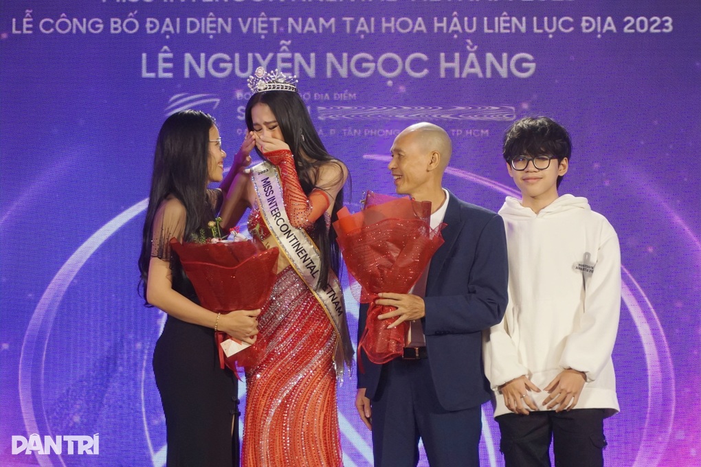 Á hậu Ngọc Hằng bắn tiếng Anh lưu loát khi được hỏi bất ngờ - 3 Á hậu Ngọc Hằng bắn tiếng Anh lưu loát khi được hỏi bất ngờ - 3