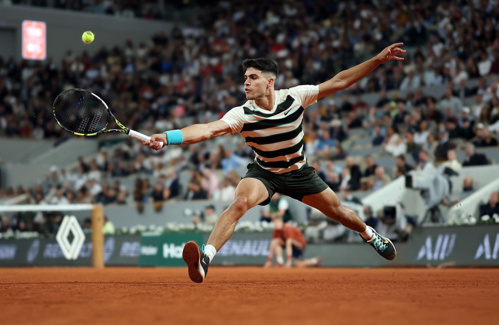 Alcaraz phục thù Marozsan, tiến bước tại Roland Garros - 2 Alcaraz phục thù Marozsan, tiến bước tại Roland Garros - 2