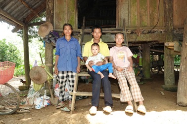 Xót thương gia đình 4 người đang cạn dần sức sống