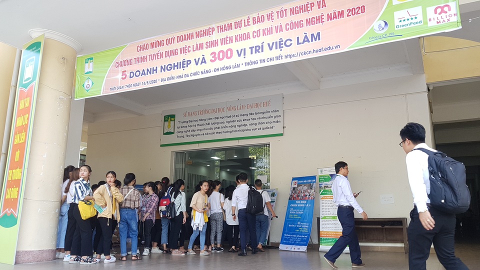 Tuyển dụng qua online hút hàng trăm sinh viên năm cuối tại Huế - 3 Tuyển dụng qua online hút hàng trăm sinh viên năm cuối tại Huế - 3