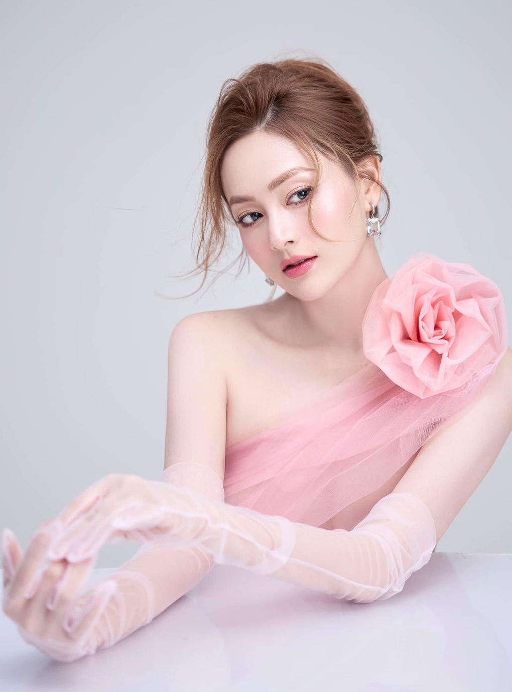 Lan Phương sang chảnh, quyến rũ khác xa trên phim - 8 Lan Phương sang chảnh, quyến rũ khác xa trên phim - 8