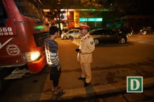 CSGT Hà Nội ra quân xử phạt xe "khủng" chạy trong nội đô