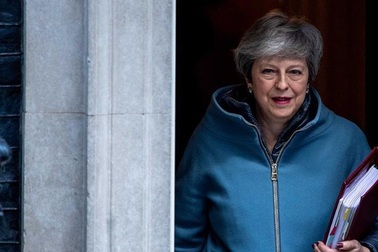 Thủ tướng Anh tiếp tục trì hoãn bỏ phiếu tín nhiệm Brexit