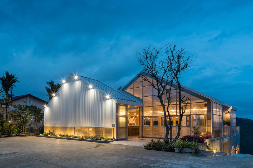 Quán cà phê xuyên thấu, khách vừa thưởng trà vừa chạm mây ở Đà Lạt - 3 Quán cà phê xuyên thấu, khách vừa thưởng trà vừa chạm mây ở Đà Lạt - 3