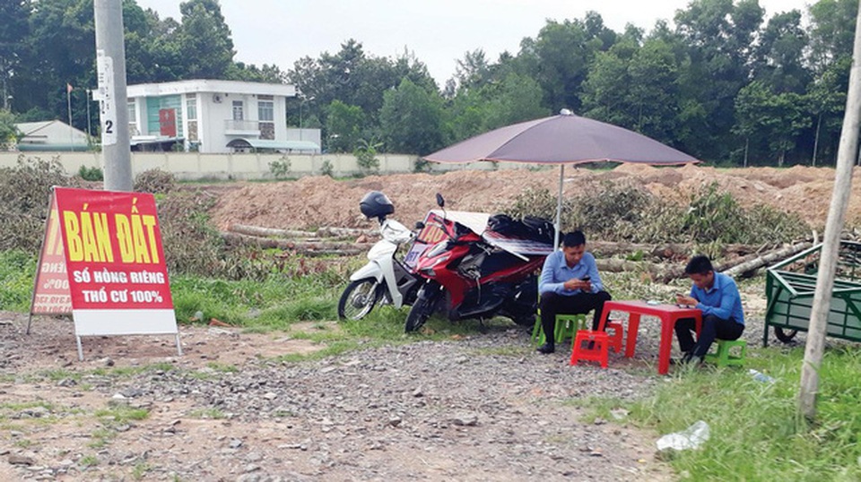 Sốt đất hạ nhiệt: Giá bất động sản cắm đầu lao dốc? - 1 Sốt đất hạ nhiệt: Giá bất động sản cắm đầu lao dốc? - 1