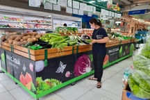 Siêu thị chuẩn bị sẵn gạo, mì gói, khẩu trang, người dân “tha hồ” mua sắm