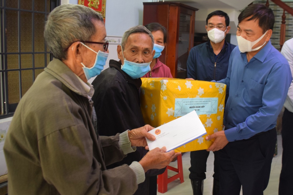 Lũ ập về, nhà kêu răng rắc rồi đổ sập trong tích tắc - 8 Lũ ập về, nhà kêu răng rắc rồi đổ sập trong tích tắc - 8