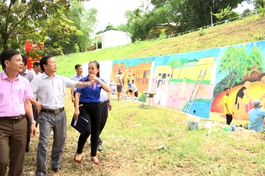 Khánh thành con đường bích họa ở vùng sâm Ngọc Linh