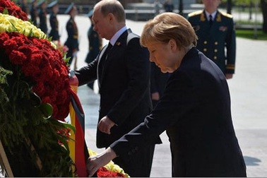 Lãnh đạo Nga, Đức đến đặt vòng hoa tại tượng đài Chiến sỹ Vô danh