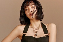 Liên tiếp khó khăn với Lisa sau đêm diễn "bùng cháy" tại câu lạc bộ thoát y