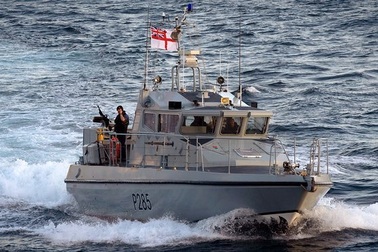 Hải quân Anh bắn pháo sáng cảnh cáo tàu Tây Ban Nha