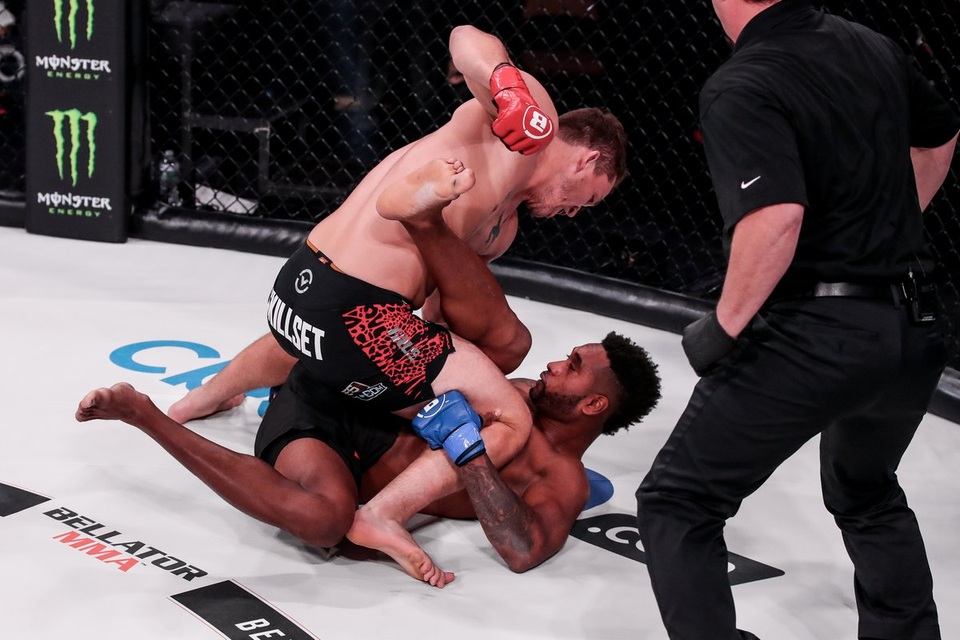 Lần đầu thi đấu MMA, võ sĩ hạ gục đối thủ sau... 30 giây - 1 Lần đầu thi đấu MMA, võ sĩ hạ gục đối thủ sau... 30 giây - 1