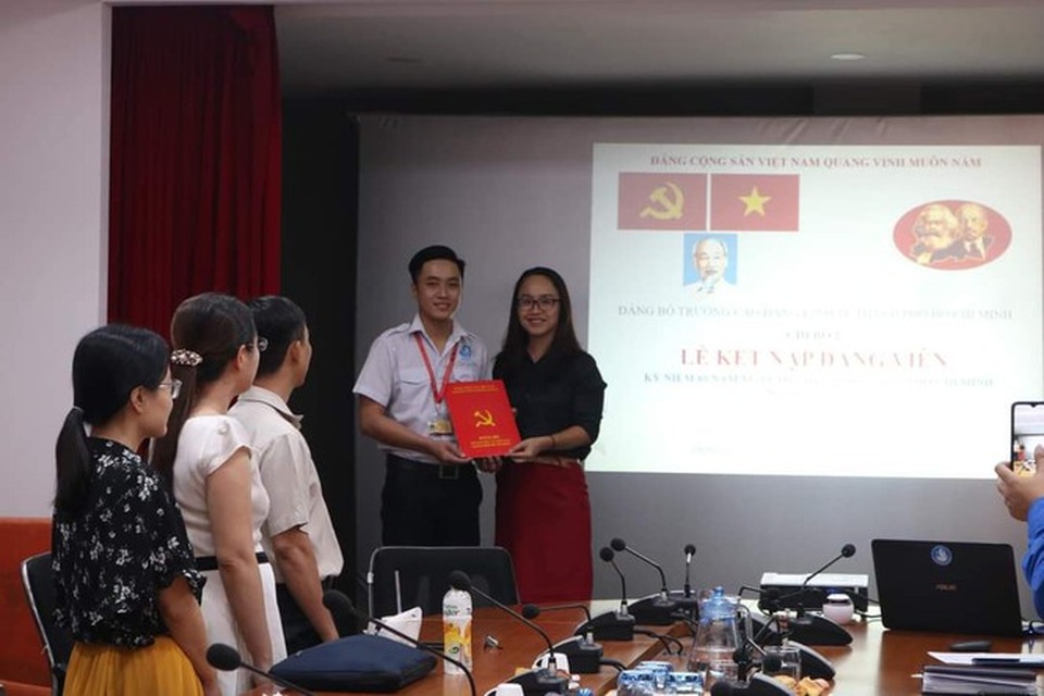 Nam thần Chủ tịch Hội sinh viên với cú đúp giải thưởng danh giá - 4 Nam thần Chủ tịch Hội sinh viên với cú đúp giải thưởng danh giá - 4