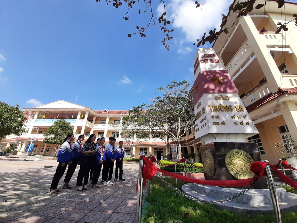 Ngôi trường đặt tên 16 lớp học theo các đảo ở Trường Sa, Hoàng Sa - 5 Ngôi trường đặt tên 16 lớp học theo các đảo ở Trường Sa, Hoàng Sa - 5