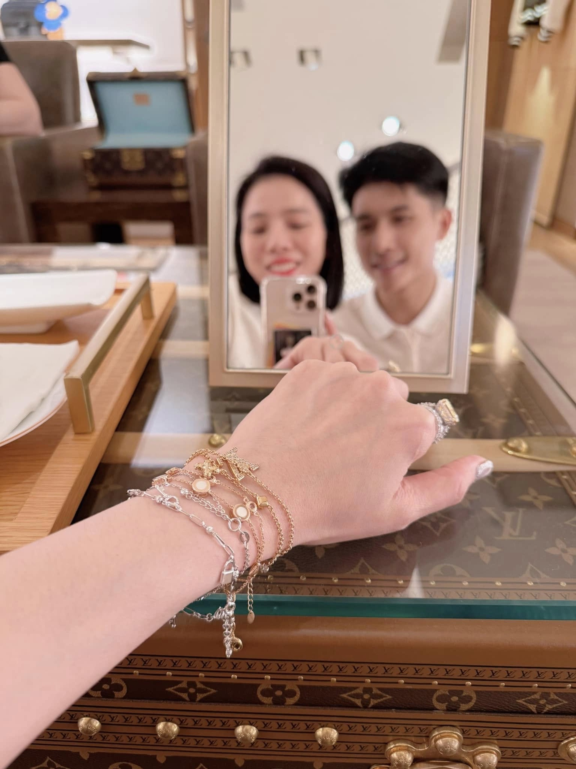 Lệ Quyên đón tuổi 44: Sắc vóc gợi cảm, hạnh phúc bên tình trẻ và con trai - 8 Lệ Quyên đón tuổi 44: Sắc vóc gợi cảm, hạnh phúc bên tình trẻ và con trai - 8