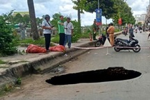 Xuất hiện "hố tử thần" sâu 2m gần chợ Sóc Trăng