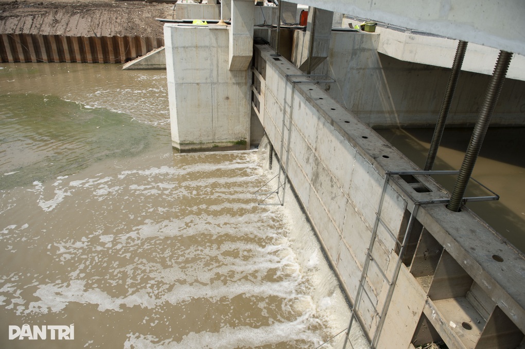 Thêm nguồn nước thứ 2 giúp hồi sinh sông Tô Lịch - 2 Thêm nguồn nước thứ 2 giúp hồi sinh sông Tô Lịch - 2