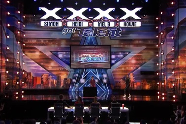 “Thần bài” xuất hiện khiến người xem sởn gai ốc - sơ khảo “America's Got Talent”