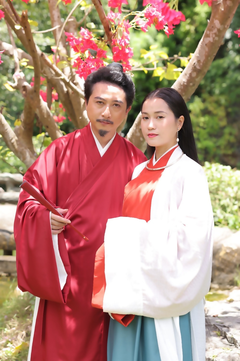 Hứa Minh Đạt nói gì khi bà xã Lâm Vỹ Dạ lấn sân ca hát? - 2 Hứa Minh Đạt nói gì khi bà xã Lâm Vỹ Dạ lấn sân ca hát? - 2