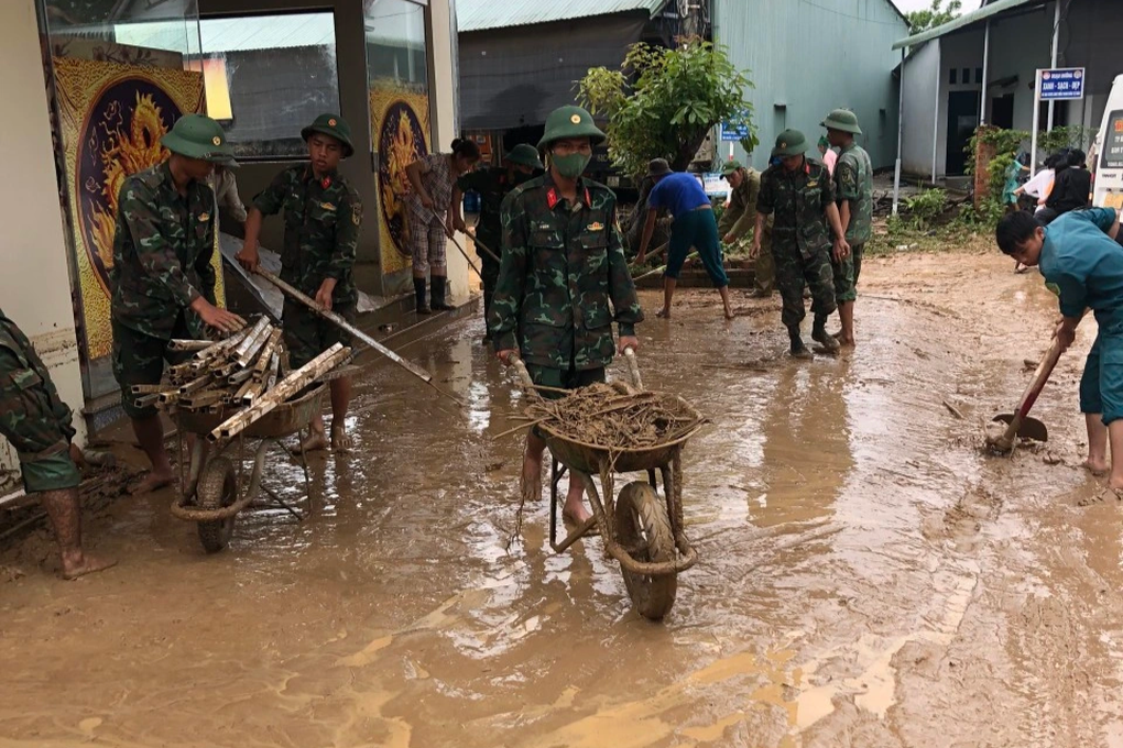 Mưa lớn làm sập 2 căn nhà ở Kon Tum - 1 Mưa lớn làm sập 2 căn nhà ở Kon Tum - 1
