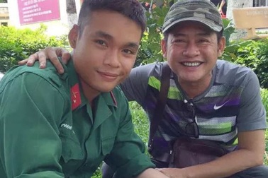 Nghệ sĩ Tấn Beo động viên con trai gia nhập tuyến đầu chống dịch Covid-19