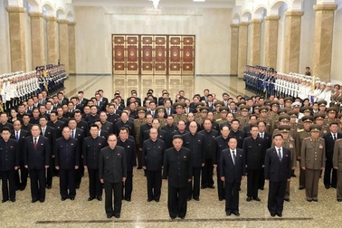 Ông Kim Jong-un xuất hiện giữa tin đồn sức khỏe