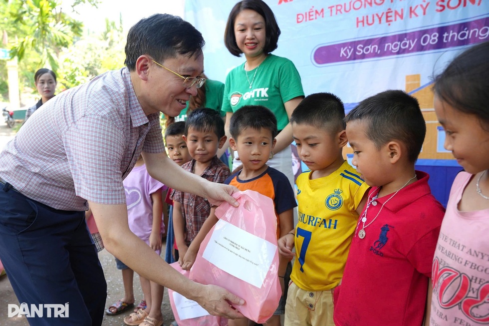 Khởi công phòng học Dân trí nơi bản nghèo heo hút ở xứ Nghệ - 4