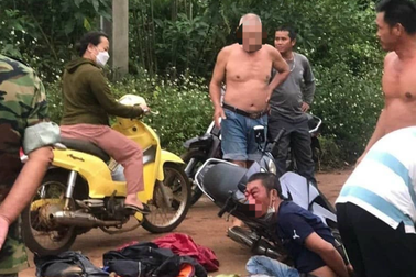 Dân làng vây bắt đối tượng chở xác 5 con chó