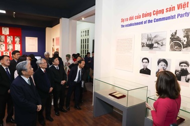 “90 năm Đảng Cộng sản Việt Nam - Những mốc son lịch sử”