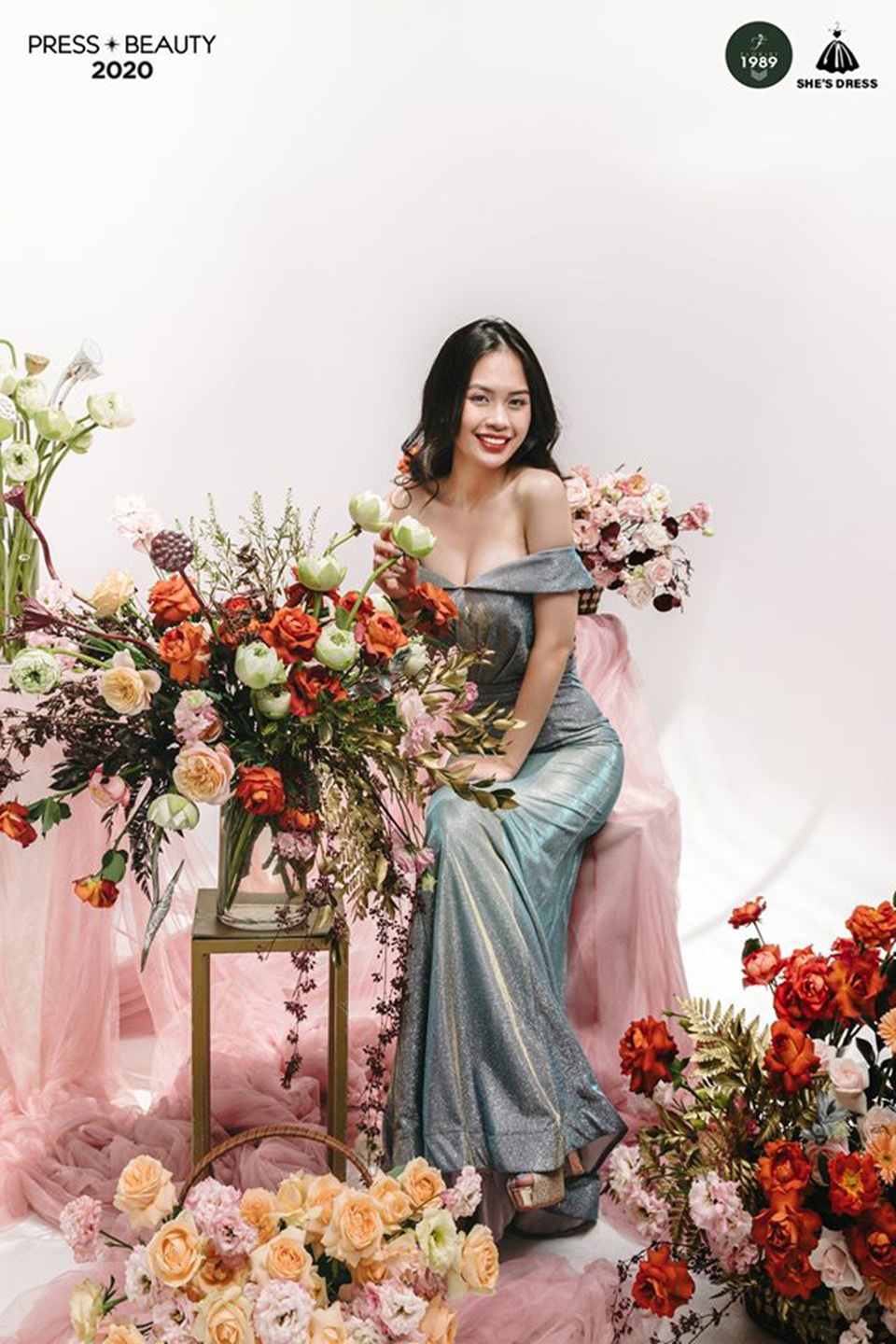 Top 10 thí sinh Hoa khôi trường Báo khoe sắc cùng hoa - 5 Top 10 thí sinh Hoa khôi trường Báo khoe sắc cùng hoa - 5