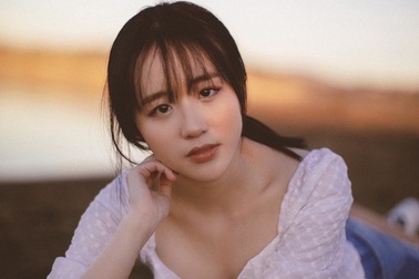 Cô gái sinh tư với vẻ đẹp mộng mơ tựa gái Hàn