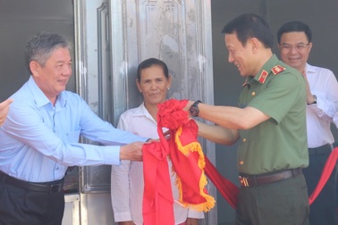 Bộ Công an tặng 1.300 căn nhà đến người dân khó khăn ở Trà Vinh