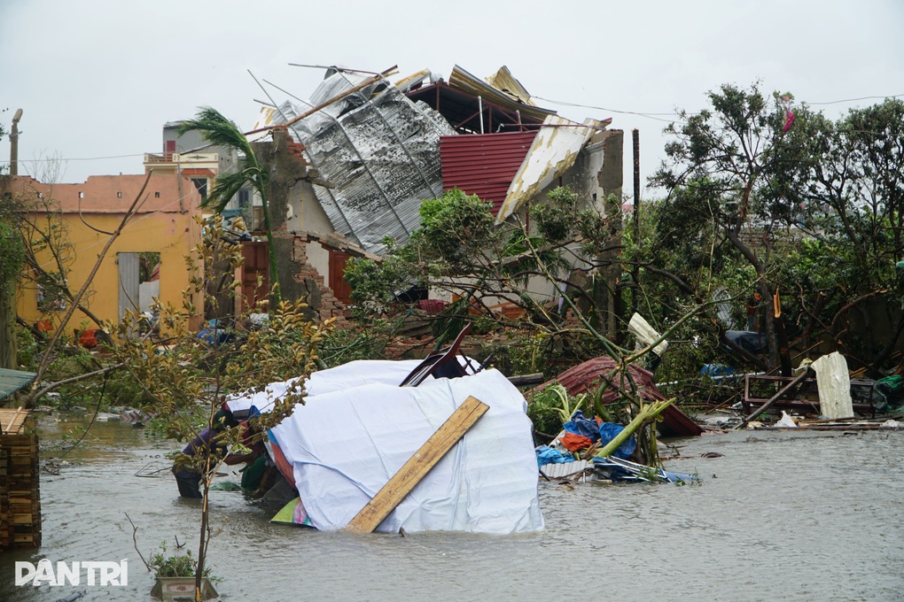 300 người cứu đê sông Hoạt trong đêm - 2