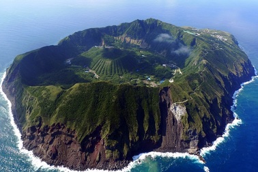 Kỳ lạ đảo núi lửa có người sống ở Nhật Bản