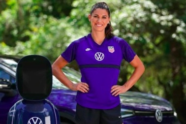 Thu nhập "khủng" bất ngờ của các nữ cầu thủ xinh đẹp và nổi tiếng