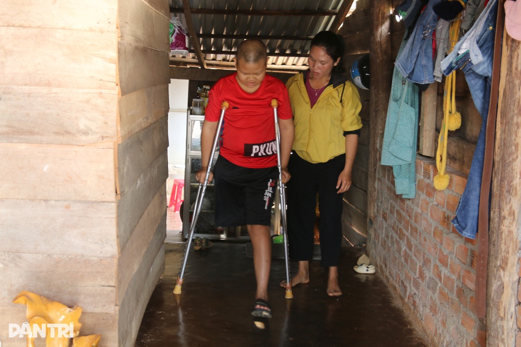 Con chỉ ước được sống để vào học lớp 5 - 6 Con chỉ ước được sống để vào học lớp 5 - 6