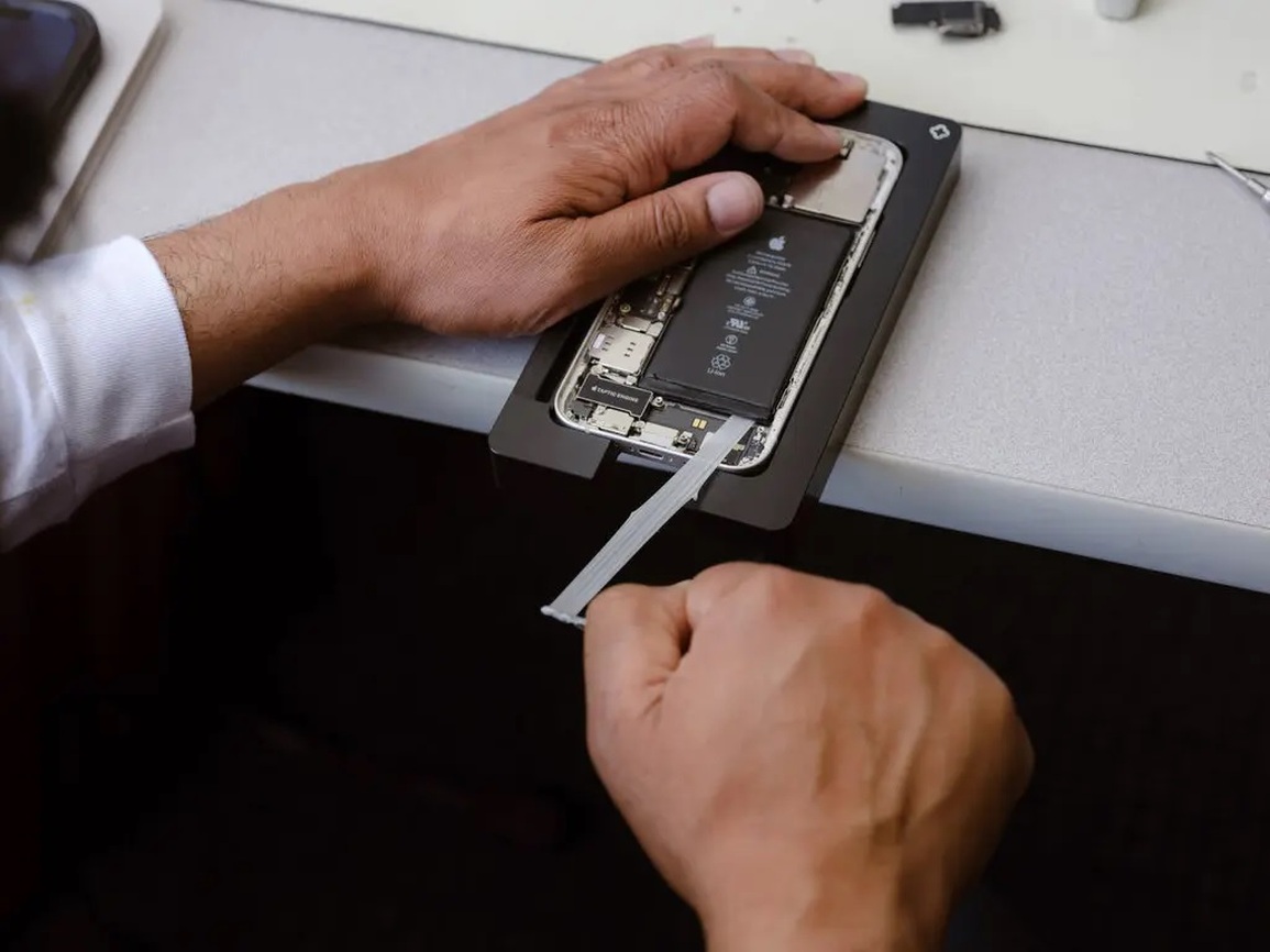 Tôi tự sửa iPhone 12 tại nhà và cái kết đắng lòng - 3 Tôi tự sửa iPhone 12 tại nhà và cái kết đắng lòng - 3
