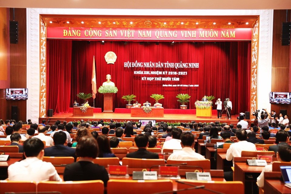 Họp HĐND tỉnh Quảng Ninh: Đổi mới hoạt động chất vấn - 1 Họp HĐND tỉnh Quảng Ninh: Đổi mới hoạt động chất vấn - 1